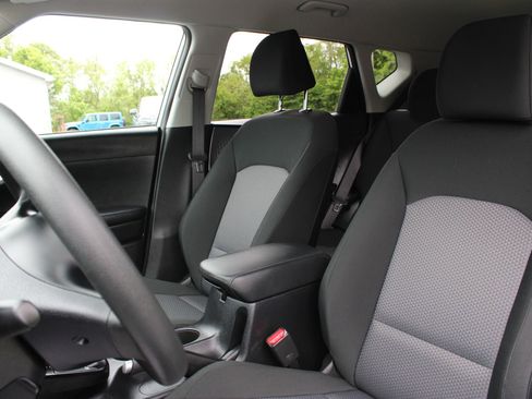 Used 2025 Kia Soul LX FWD image 14