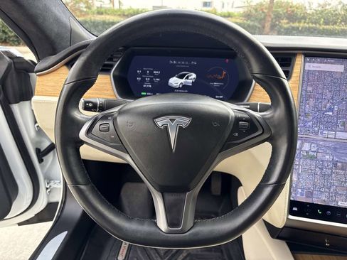 Used 2020 Tesla Model S Long Range Plus image 24