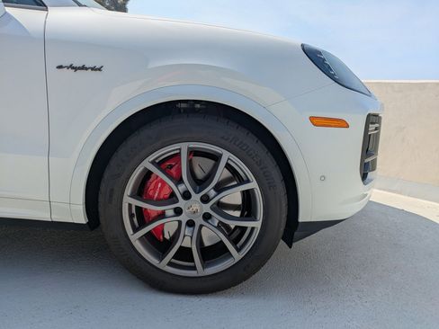 New 2025 Porsche Cayenne Turbo AWD/4WD image 11