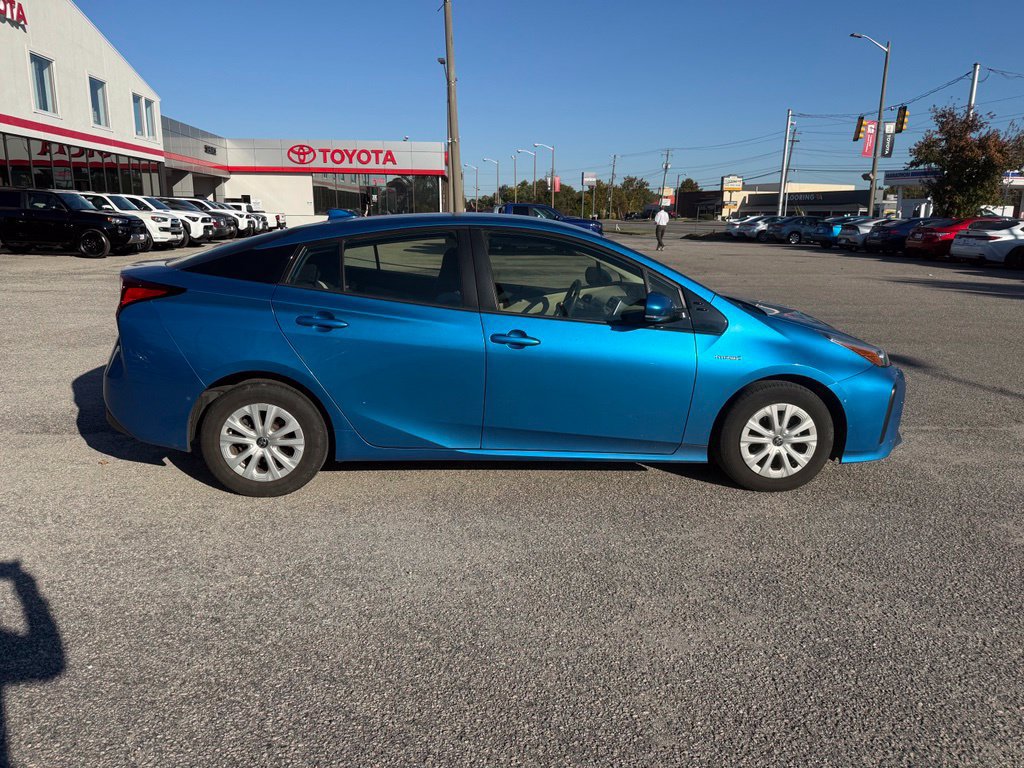 Used 2019 Toyota Prius LE FWD image 4