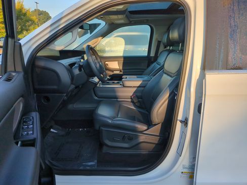 Certified 2025 Ford Expedition Active AWD/4WD image 16