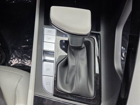 Used 2025 Hyundai Elantra Limited FWD image 26