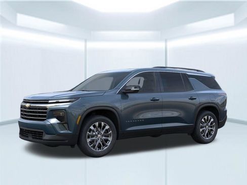 New 2026 Chevrolet Traverse LT image 2