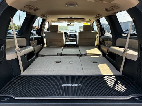 Used 2017 Toyota Sequoia SR5 AWD/4WD image 43