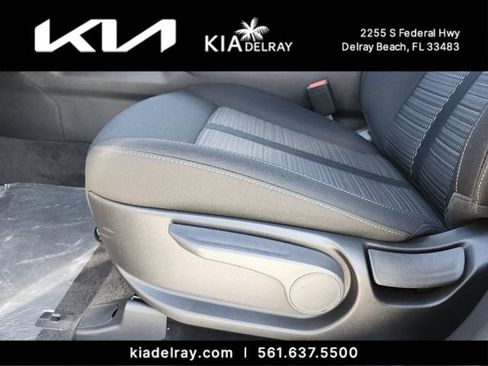 New 2026 Kia Sorento LX FWD image 17