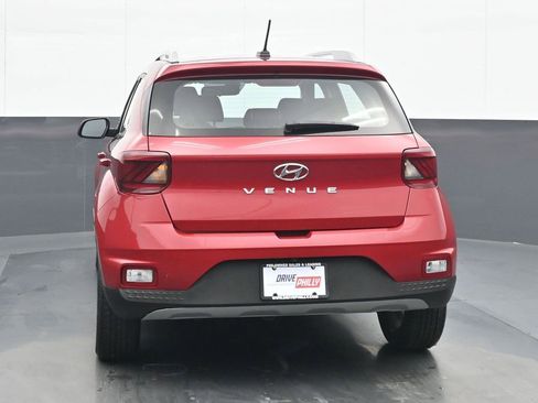 Used 2023 Hyundai Venue FWD image 5