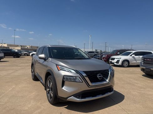 Certified 2022 Nissan Rogue Platinum w/ Head-Up Display Package image 2