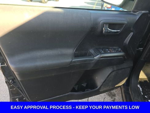 Used 2020 Toyota Tacoma TRD Off-Road w/ Technology Package image 11