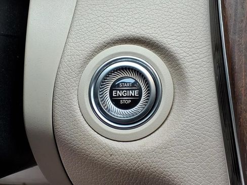 Used 2021 Mercedes-Benz C 300 4MATIC Sedan image 22