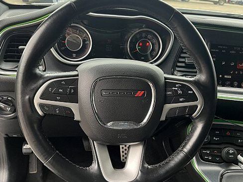 Used 2015 Dodge Challenger SXT Plus image 9