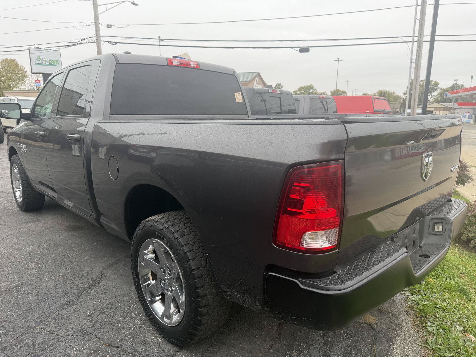 Used 2021 RAM 1500 Classic SLT AWD/4WD image 5