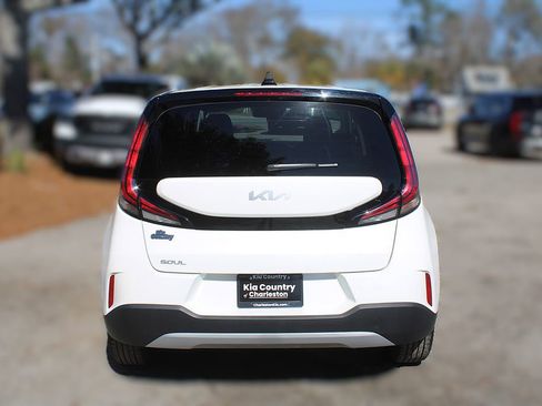 Certified 2025 Kia Soul LX image 9