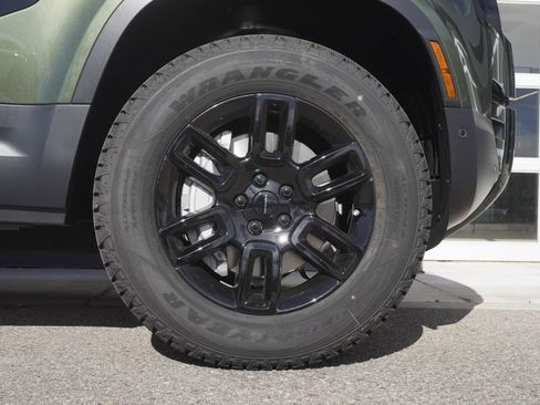 New 2026 Land Rover Defender 110 S image 32