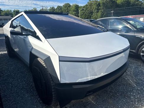 Used 2024 Tesla Cybertruck Cyberbeast AWD/4WD image 2