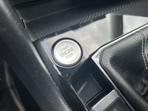 Used 2023 Volkswagen Taos SE w/ Black Wheel Package image 16