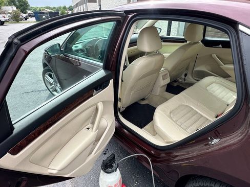 Used 2012 Volkswagen Passat TDI SEL Premium FWD image 15