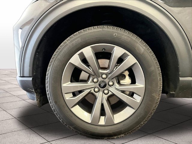 Used 2023 Ford Explorer XLT w/ Equipment Group 202A AWD/4WD image 8