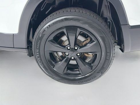 Used 2019 Jeep Cherokee Latitude Plus image 31