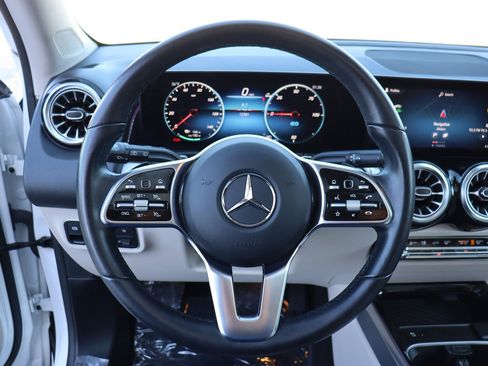 Used 2023 Mercedes-Benz EQB 300 4MATIC w/ Exclusive Package image 28