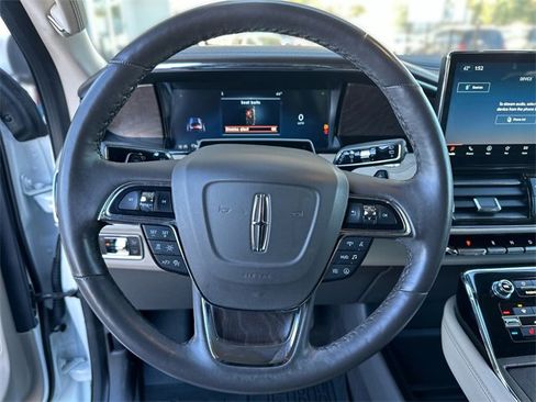 Used 2023 Lincoln Navigator Reserve image 15