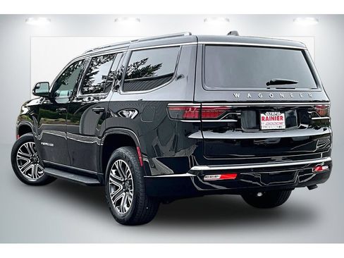 Used 2025 Jeep Wagoneer 4WD image 12