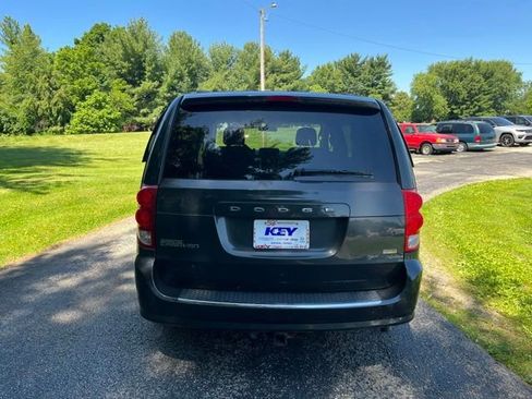 Used 2012 Dodge Grand Caravan SXT FWD image 4