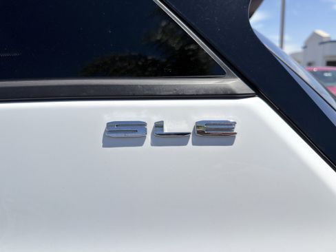 Used 2024 GMC Terrain SLE FWD image 40