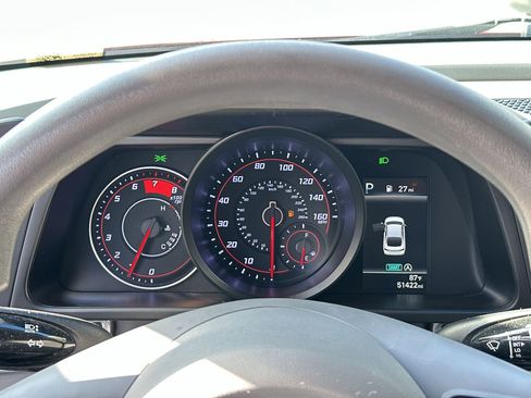 Used 2022 Hyundai Elantra SE FWD image 10