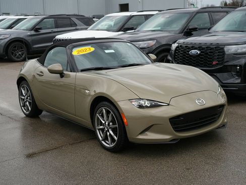 Used 2023 MAZDA MX-5 Miata Grand Touring image 3