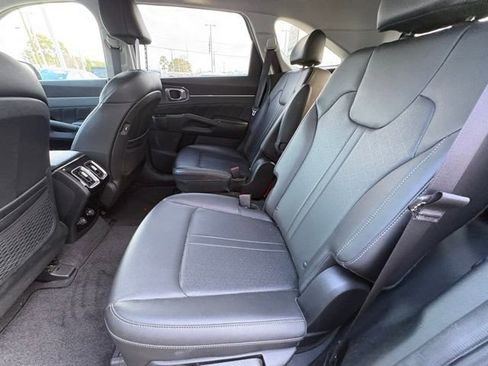 Used 2023 Kia Sorento SX image 9