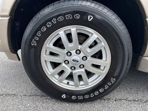 Used 2014 Ford Expedition XLT w/ Equipment Group 202A RWD image 9