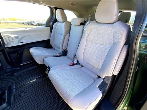 Certified 2025 Toyota Sienna LE w/ LE Plus Package image 19