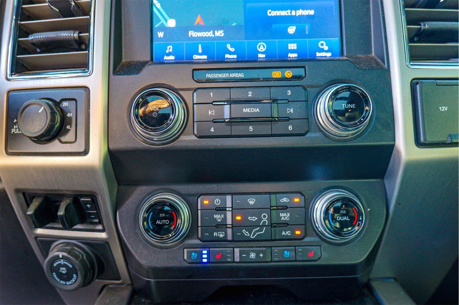 Used 2021 Ford F250 Platinum w/ FX4 Off-Road Package AWD/4WD image 29