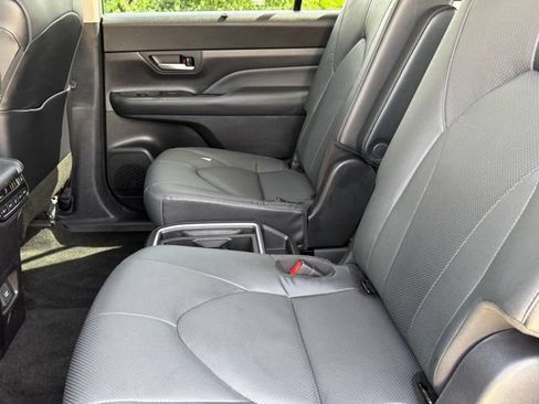 Used 2025 Toyota Grand Highlander AWD Hybrid image 26