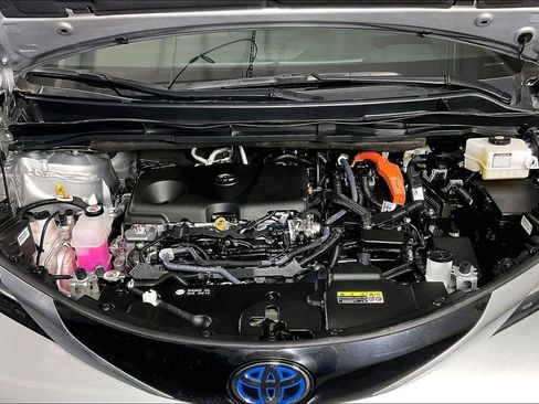 Used 2025 Toyota Sienna Platinum AWD/4WD image 13