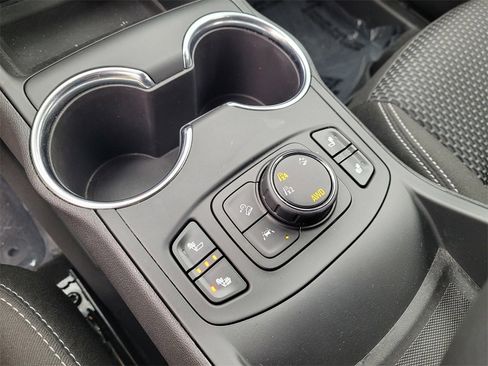 Used 2023 GMC Terrain SLE w/ Driver Convenience Package image 22