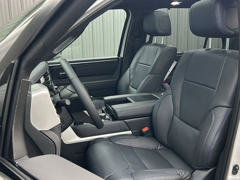 Used 2025 Toyota Sequoia Platinum image 34