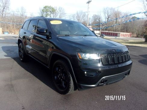 Used 2018 Jeep Grand Cherokee Laredo image 3