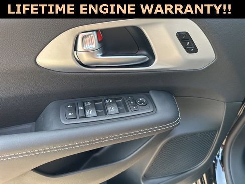 New 2026 Chrysler Pacifica Limited w/ S Appearance Package image 17