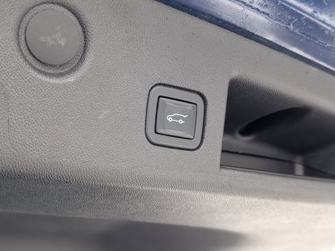 Used 2023 Chevrolet Equinox LT image 40