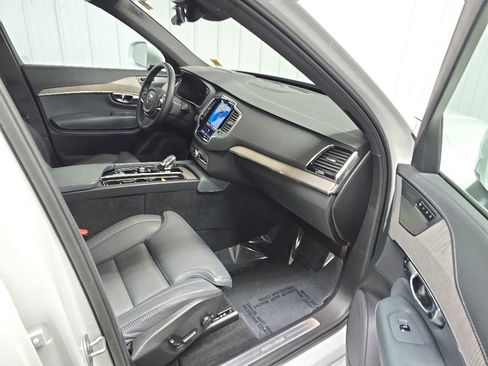 Used 2023 Volvo XC90 T8 Ultimate w/ Protection Package Premier AWD/4WD image 16