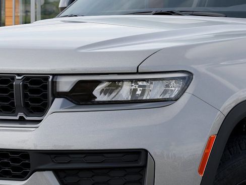 New 2026 Jeep Grand Cherokee Altitude AWD/4WD image 10