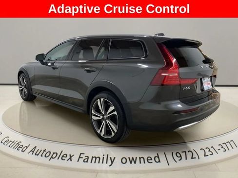 Used 2025 Volvo V60 B5 Cross Country Plus AWD/4WD image 3