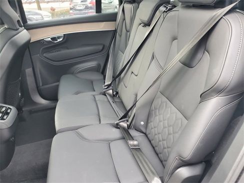 Certified 2025 Volvo XC90 B6 Plus image 33