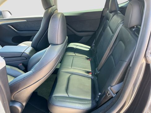 Used 2025 Tesla Model Y Long Range AWD/4WD image 23