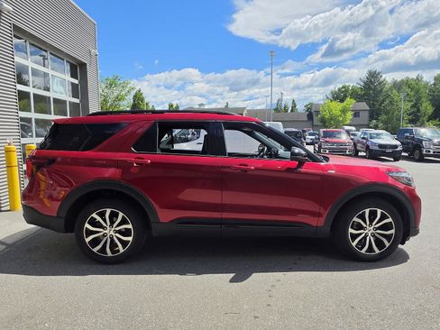 Used 2025 Ford Explorer ST-Line AWD/4WD image 2