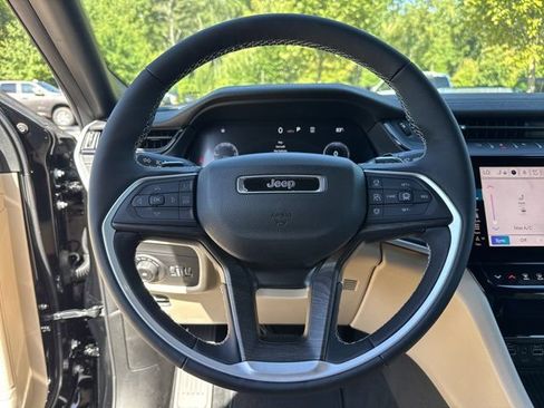 New 2027 Jeep Grand Cherokee Limited AWD/4WD image 24
