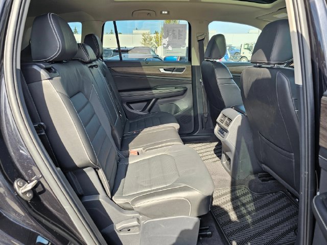 Used 2024 Volkswagen Atlas SEL AWD/4WD image 16