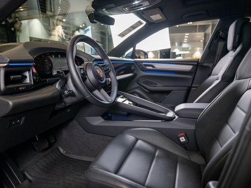 New 2024 Porsche Macan 4 Electric image 4