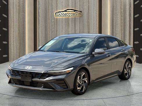 Used 2025 Hyundai Elantra SEL FWD image 3